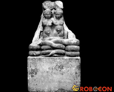 Bức tượng điêu khắc về hai đứa con sinh đôi của Nữ hoàng Cleopatra VII và người tình Mark Antony.