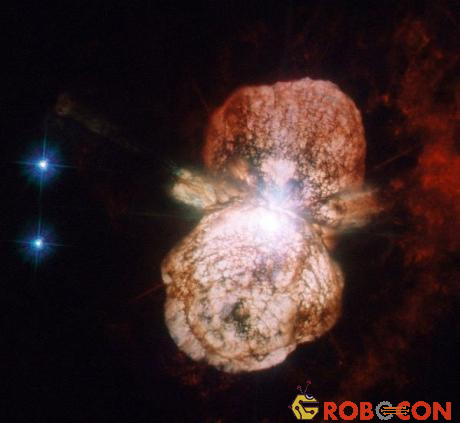 Ánh sáng thường và tia cực tím từ hệ sao Eta Cariane do kính viễn vọng Hubble thu được.
