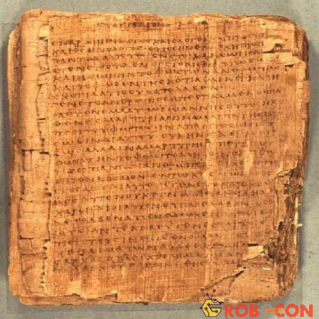Giấy: Giấy được người Ai Cập cổ phát minh vào những năm 4000 trước Công nguyên. Giấy papyrus được làm từ cây papyrus, nghiền thành những tờ giấy mỏng, cứng. Về sau, người Hi Lạp cổ đại đã dùng da động vật để làm giấy.