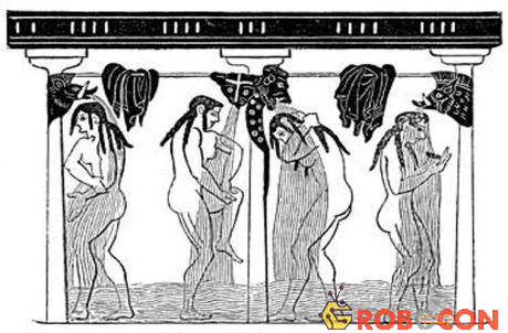 Vòi hoa sen: Khoảng năm 300 trước Công nguyên, người Hy Lạp đã tạo ra vòi hoa sen. Những hình ảnh trên các lọ hoa đã khắc họa hình ảnh vận động viên nữ sử dụng vòi hoa sen. Đến năm 100 trước Công nguyên, toàn bộ hệ thống vòi hoa sen và vòi tắm đã được xây dựng trong các phòng tập thể dục.