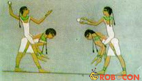 Bản vẽ phác họa của môn thể thao này được tìm thấy trên ngôi mộ Saqqara khoảng hơn 5.000 tuổi.