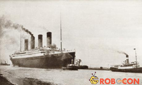 Tàu Titanic va phải một tảng băng và chìm năm 1912