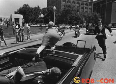 Vụ ám sát Tổng thống Kenedy (người nằm trong xe)