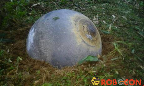 Vật thể hình cầu được người dân phát hiện tại thôn Nà Giàng, xã Tân Mỹ, huyện Chiêm Hóa, tỉnh Tuyên Quang.
