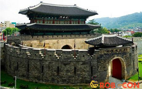 Cổng chính pháo đài Namhansanseong