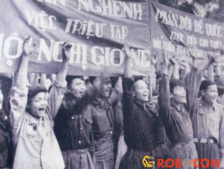 Nhân dân ăn mừng sau chiến thắng Điện Biên Phủ
