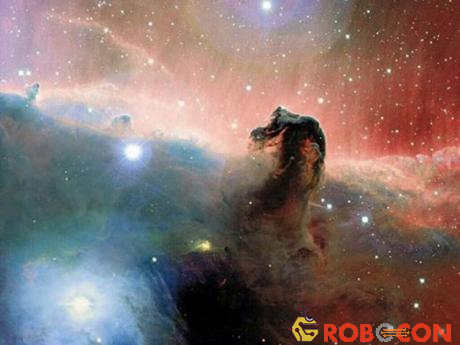 Tinh vân đầu ngựa (Horsehead Nebula) trong chòm sao Orion là một tinh vân tối.
