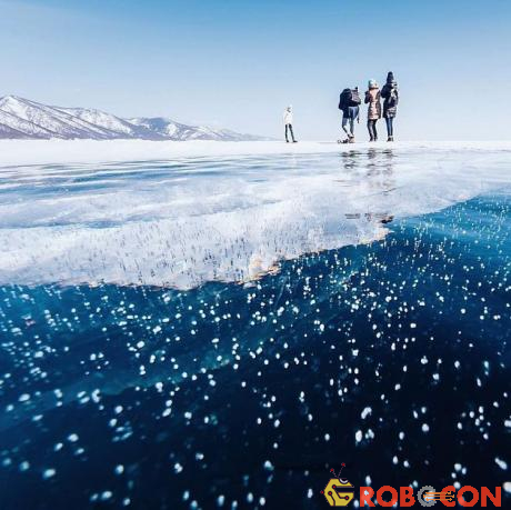Với độ sâu hơn 1,5m, Baikal chính là hồ nước ngọt sâu nhất và trong nhất trên thế giới.