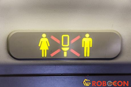 Một số hãng giảm diện tích toilet để tăng lượng ghế ngồi. 