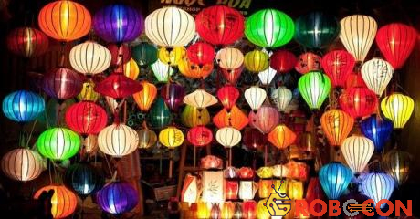 Tết Nguyên Tiêu nổi tiếng với lễ hội đèn lồng.