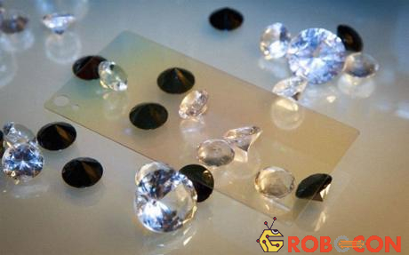 Tinh thể kim cương sẽ giúp cho màn hình các thiết bị cứng, khó vỡ và sạch hơn.