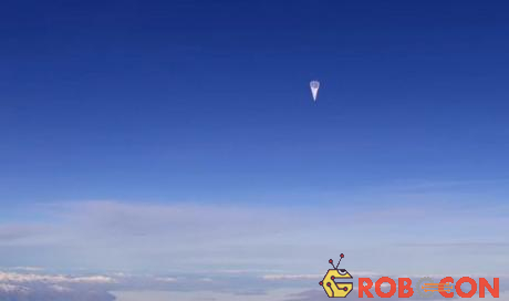 Dự án Project Loon của Google sử dụng nhiều khí cầu để phủ sóng Internet từ trên cao.