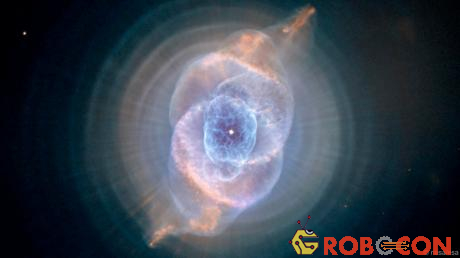 Hình ảnh một tinh vân khác và bạn thấy nó giống với cái gì? Đây là lần đầu tiên các nhà thiên văn ghi nhận được hình ảnh như vậy và họ gọi nó là tinh vân Mắt Mèo (Cat's Eye).