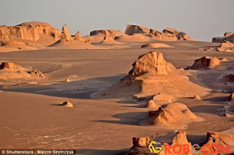 Điều kiện khô cằn và cảnh quan sa mạc ở Iran có thể đã giúp bảo quản vật liệu ngoài hành tinh.