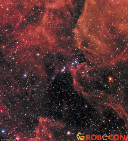 SN 1987A nằm chính giữa bức ảnh.