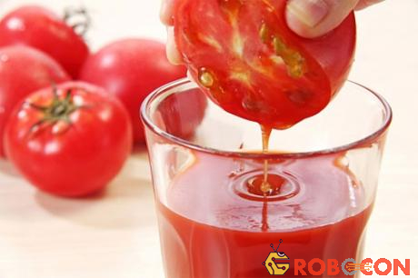 Chữa say rượu bằng cách uống một cốc nước ép cà chua cũng là cách giải rượu nhanh nhất.