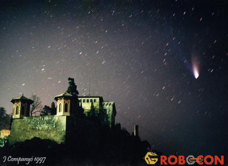 Sao chổi Hale-Bopp ở Torre de Cal Pons.