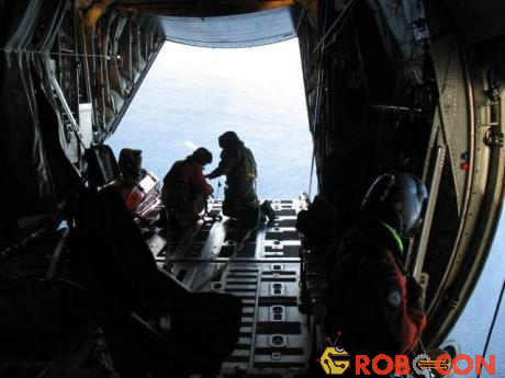 Đội điều tra thuộc phi đội 424 lên đường điều tra bí ẩn tại eo biển thuộc vùng Bắc Cực.
