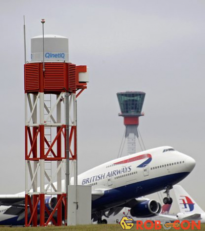 Hệ thống Tarsier sử dụng radar sóng dài giám sát đường băng phía Nam của sân bay quốc tế Heathrow (Anh).