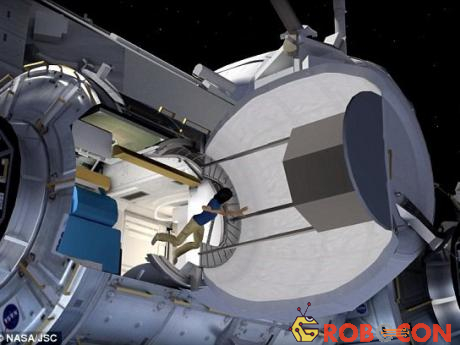 Tất cả những module và thiết bị được lắp ghép lại để tạo nên trạm không gian đầu tiên chuyển động quanh Mặt trăng. 