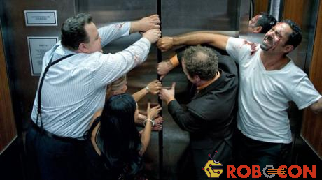 Bị rơi tự do trong thang máy ở trên cao đã là một việc rất tồi tệ.