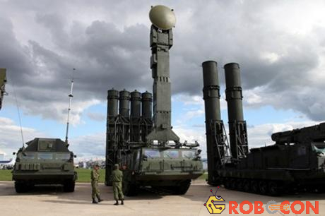 S-300V là hệ thống phòng không tầng thứ ba của quân đội Nga, chống lại các tên lửa đạn đạo, tên lửa hành trình và máy bay chiến thuật.