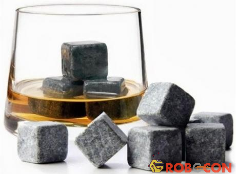 Loại đá này còn được gọi là Whisky Stones hoặc Scotch Rochs.