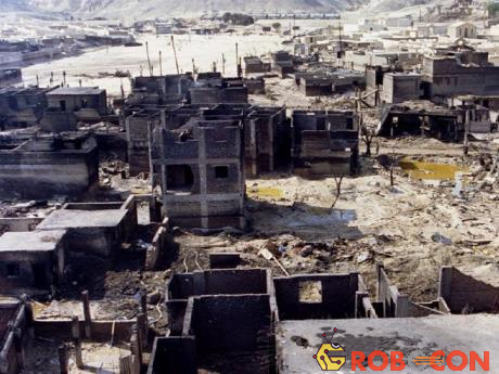 Một góc của thành phố Dronka sau khi bị nhấn chìm trong biển lửa.