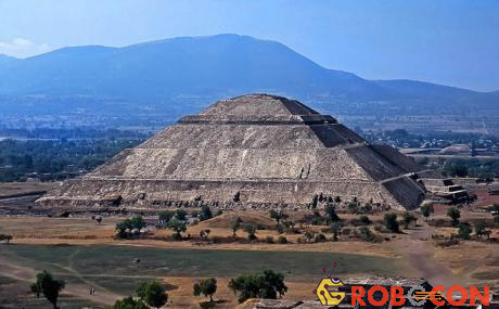 Kim tự tháp Mặt trời ở Nam Mỹ.