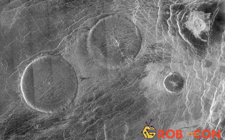 Trên sao Kim, magma phun lên bị chặn bởi lớp vỏ địa chất giống như đất nặn Play-Doh.