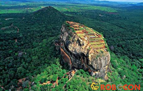 Thành cổ Sigirya nhìn từ trên cao.