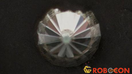 Đe kim cương được các nhà khoa học sử dụng để tạo ra kim cương Lonsdaleite ở kích cỡ nano.