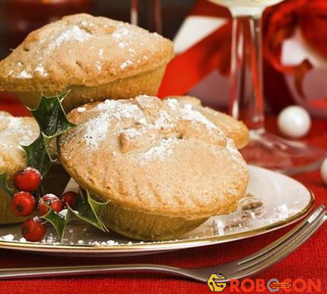 Tại Vương quốc Anh, ăn Mince-Pie (món bánh ngọt truyền thống) vào dịp Giáng sinh sẽ bị coi là bất hợp pháp