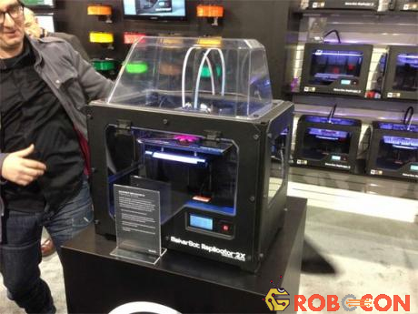 Máy in 3D MakerBot Replicator 2 được trưng bày tại triển lãm CeBIT, diễn ra từ ngày 5 đến 9/3 tại Đức 