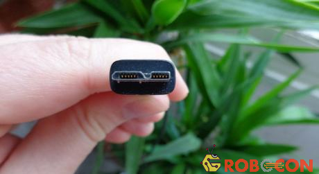 Một dạng cổng Micro-USB với tốc độ cao