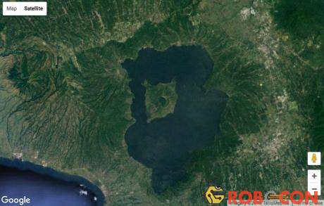 Đảo nằm trong hồ