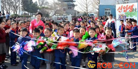 Lễ khai giảng được tổ chức trang trọng ở Triều Tiên.