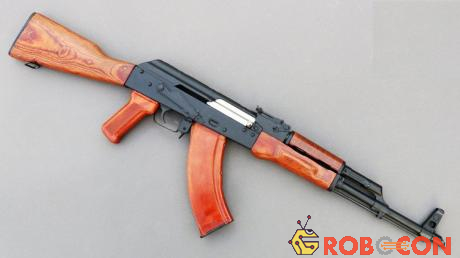 Một số người vẫn cho rằng AK-47 đã chịu ảnh hưởng từ thiết kế của khẩu súng StG-44 của Đức.