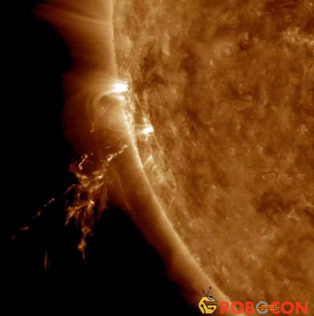 Mặt Trời đang ''ợ''. (Ảnh: NASA Solar Dynamics Observatory).