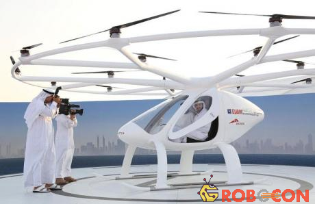 Chiếc taxi bay đầu tiên trên thế giới vừa được thử nghiệm tại khu vực Jumeirah Beach Residence, Dubai. 