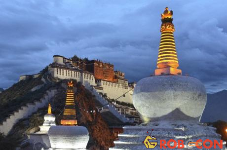 Người Tây Tạng rất coi trọng những nghi thức truyền thống.