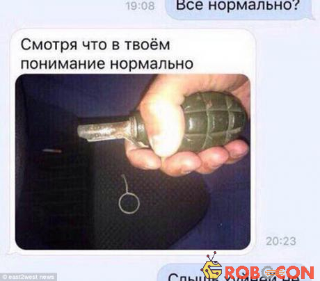 Thanh niên Nga vô tình rút chốt khi chụp ảnh với lựu đạn - 1