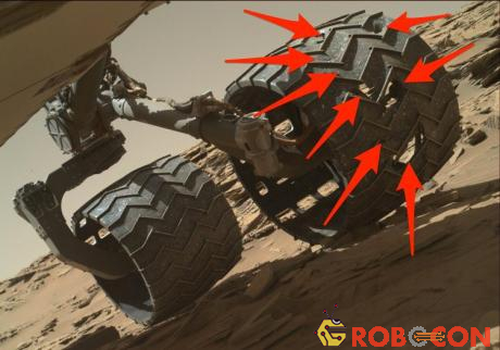 Chỉ 1 năm sau khi Curiosity nhận nhiệm vụ sao Hỏa, lốp xe đã có những lỗ thủng đáng lo ngại.