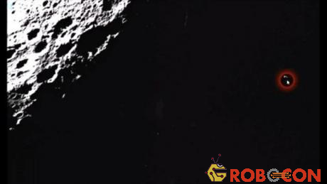 Black Knight? Một đoạn video mới nhất của Streetcap1 trình chiếu một “UFO” trên Mặt Trăng.