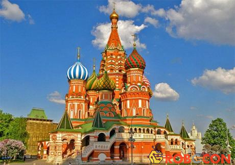 Ivan IV cũng được ghi công vì đã cho xây dựng Nhà thờ thánh Basil nổi tiếng.