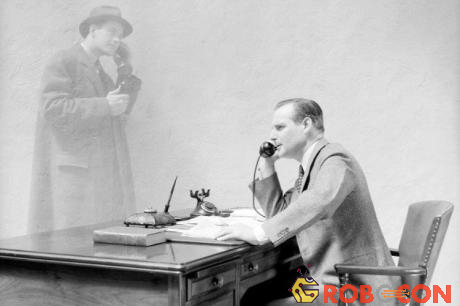 Nhà phát minh Thomas Edison cho rằng có thể trò chuyện với hồn ma qua điện thoại. 