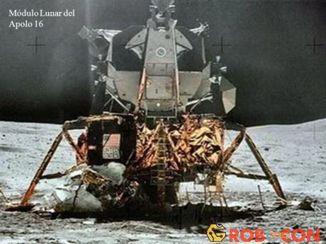 Apollo LM trên bề mặt Mặt Trăng.