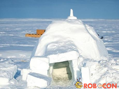 Alert là một ngôi làng nhỏ gần Bắc Cực thuộc hạt Nunavut, Canada. Nó không có người sinh sống thường xuyên trừ các nhân viên quân sự hoạt động tình báo và nhà nghiên cứu thời tiết. Ảnh: Flickr