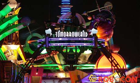 Khu chủ đề TomorrowLand tại công viên Magic Kingdom.