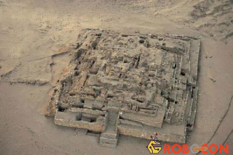 Phần còn sót lại của Đại kim tự tháp Caral, Peru.